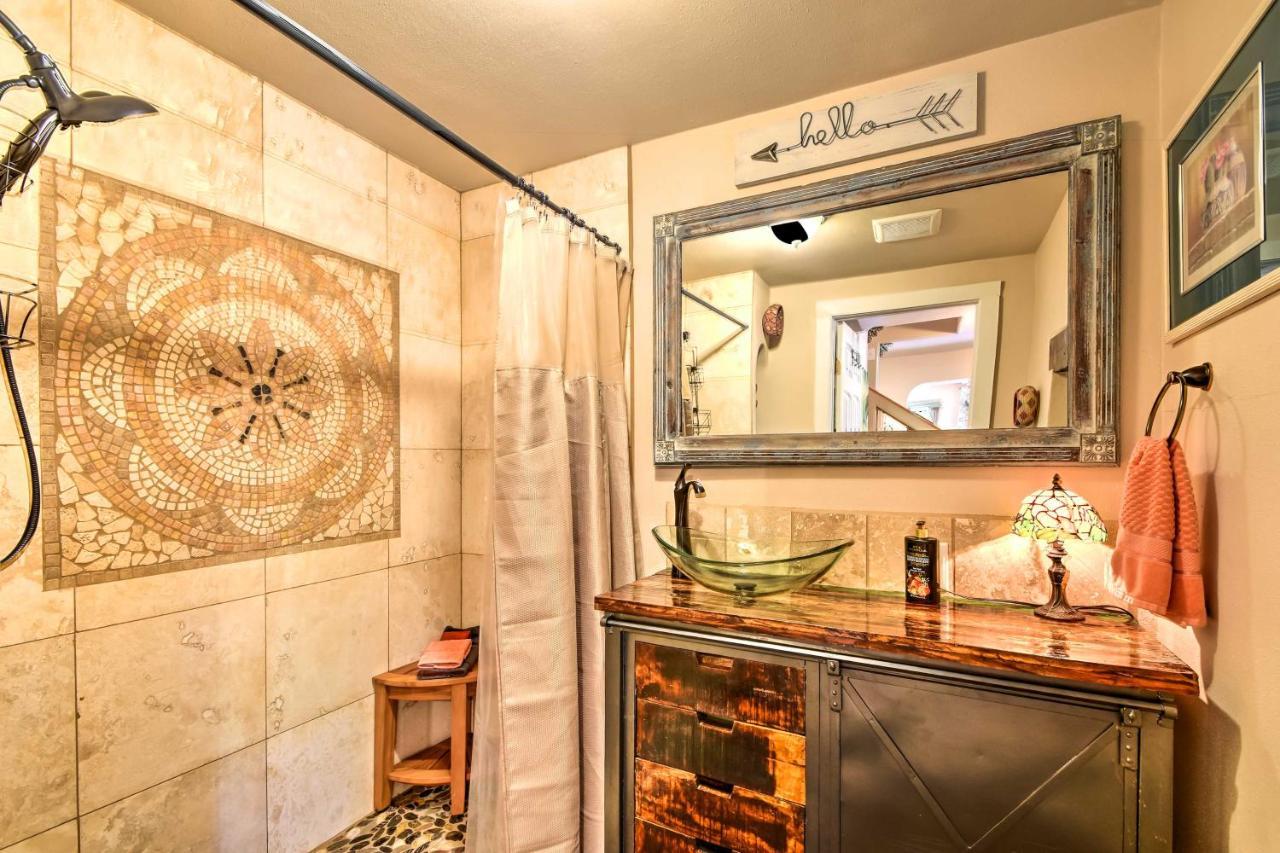 Cozy Home With Media Room Short Walk To Taos Plaza! Экстерьер фото